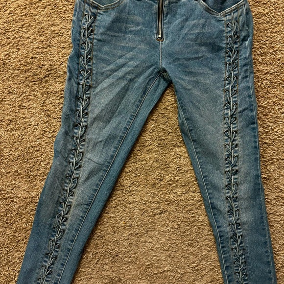 Venus brand Woman size 4 Lace up sides Zipper closure. Great condition No flaws - Picture 7 of 15